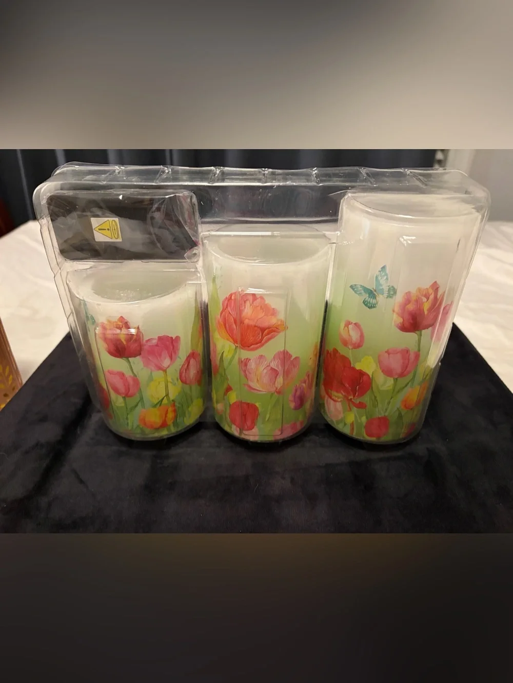 NWT Floral Tulip Scented Pillar Candle Flameless Set (3 Candles) w/ remote